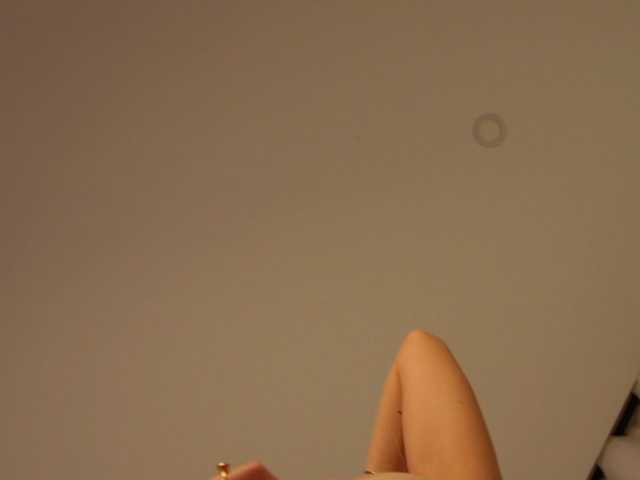 HelloKikky live cam on BongaCams