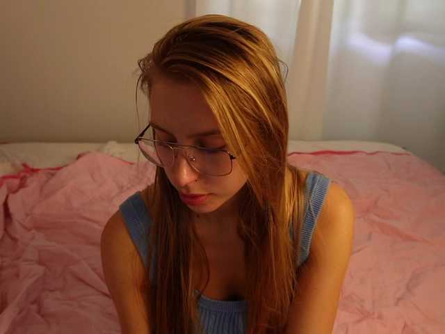 HelloKikky live cam on BongaCams