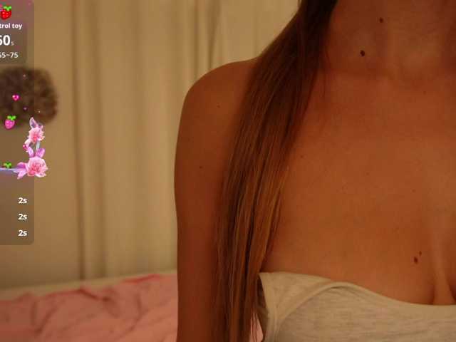 HelloKikky live cam on BongaCams