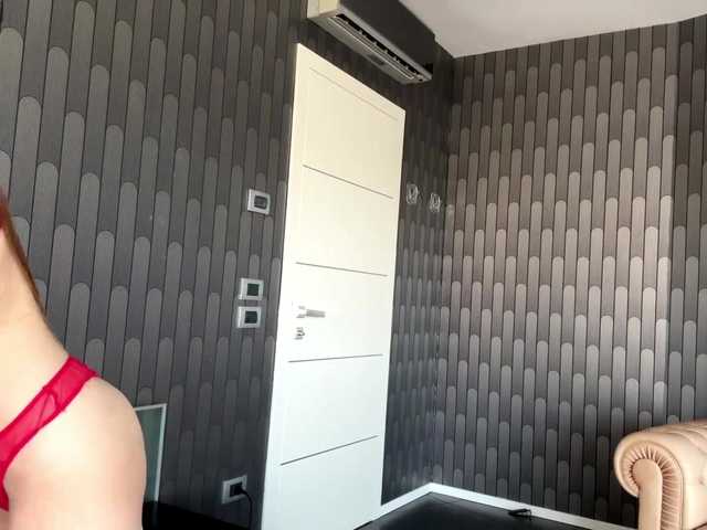 HelloKikky live cam on BongaCams