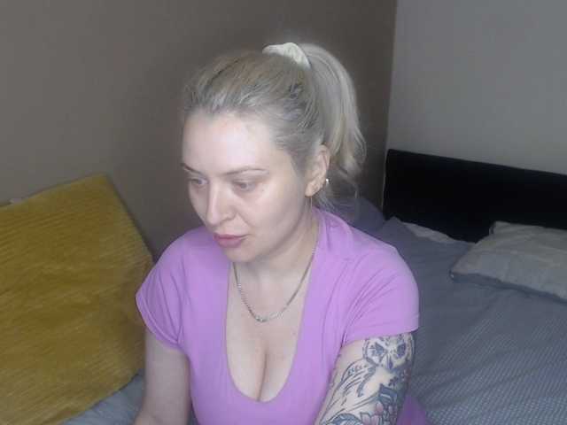 BlueIvy69 live cam on BongaCams