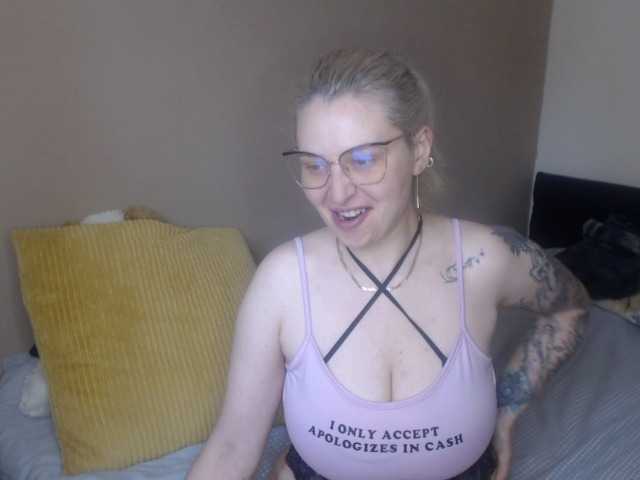 BlueIvy69 live cam on BongaCams