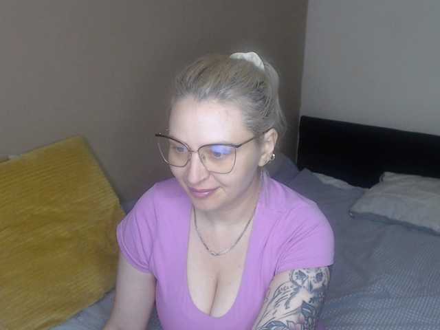 BlueIvy69 live cam preview