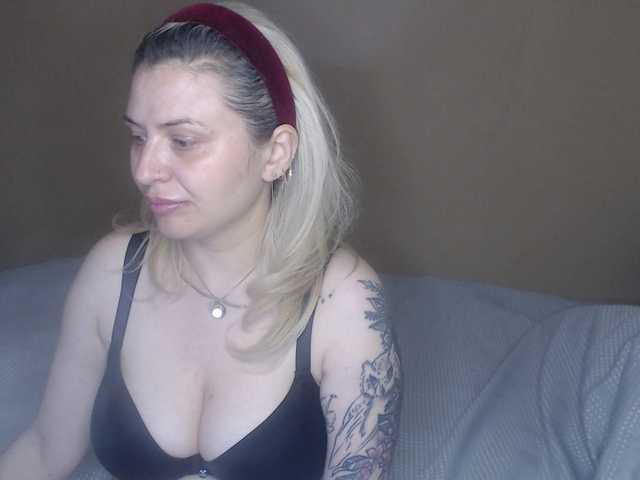 BlueIvy69 Live Cam on BongaCams