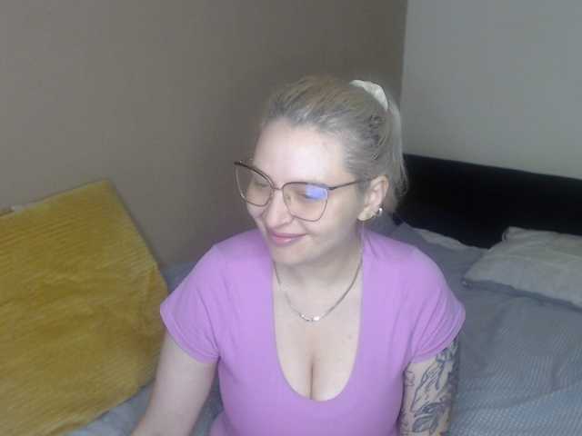 BlueIvy69 live cam on BongaCams