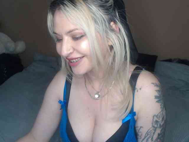 BlueIvy69 webcam
