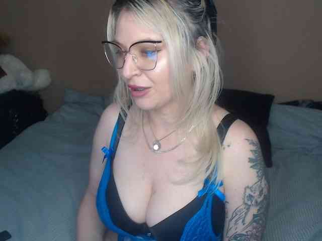 BlueIvy69 webcam