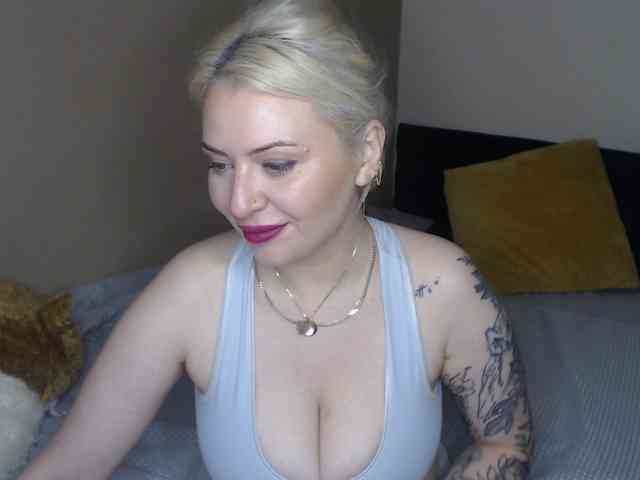BlueIvy69 webcam