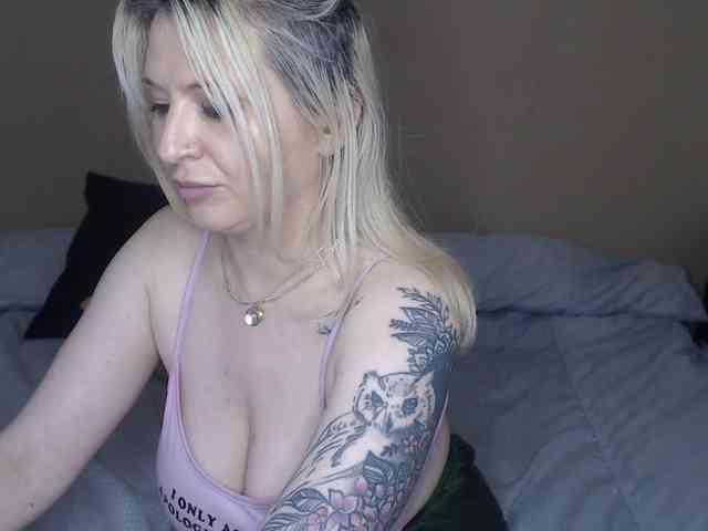 BlueIvy69 webcam