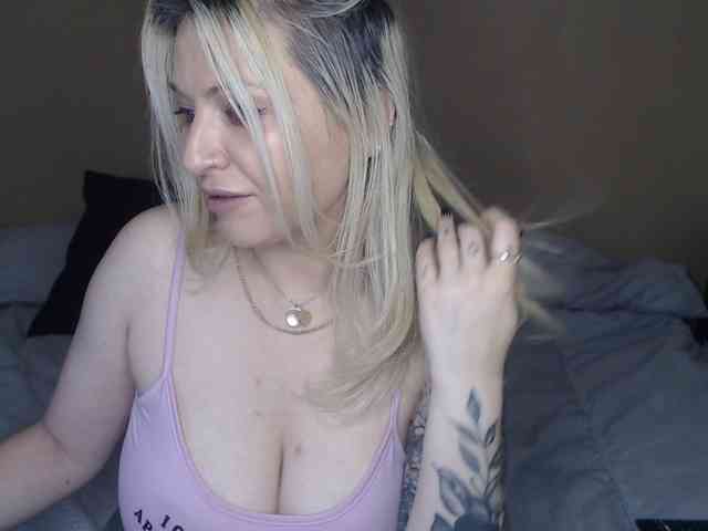 BlueIvy69 webcam