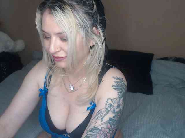 BlueIvy69 webcam
