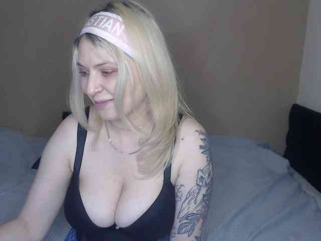 BlueIvy69 webcam