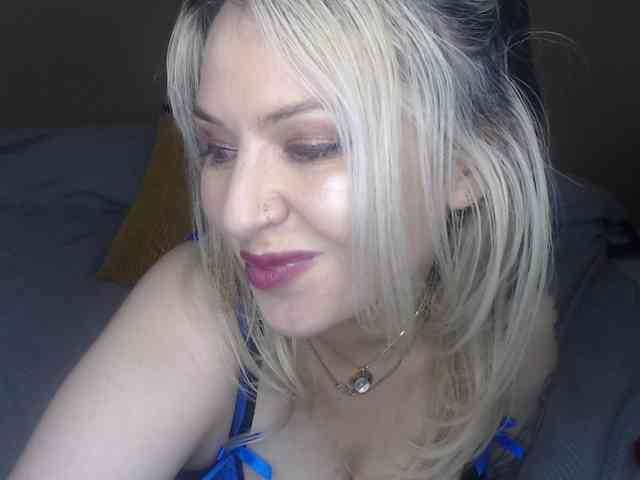 BlueIvy69 webcam