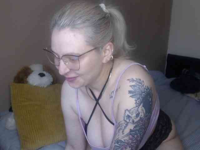 BlueIvy69 webcam
