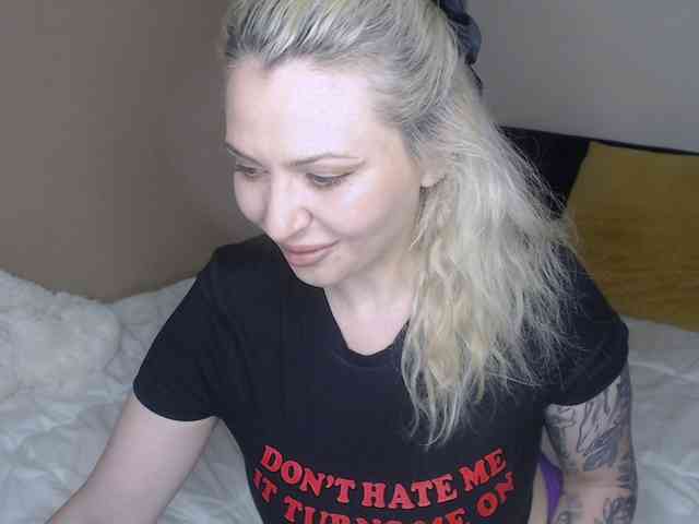 BlueIvy69 Live Webcam on BongaCams