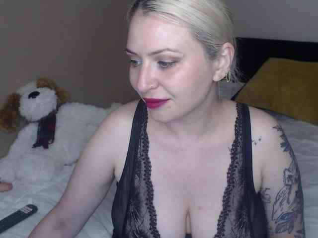 BlueIvy69 webcam