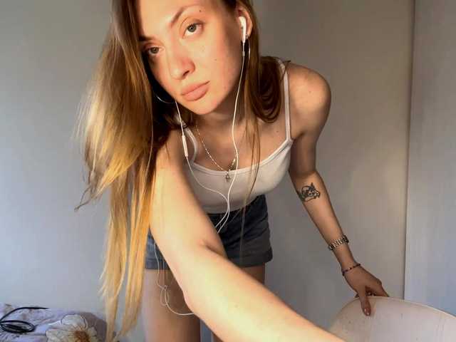 MyrticeDollen live cam on BongaCams