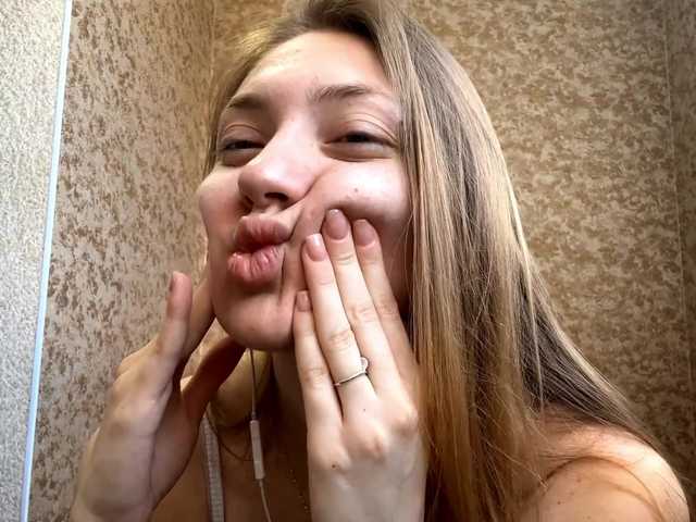 MyrticeDollen live cam on BongaCams
