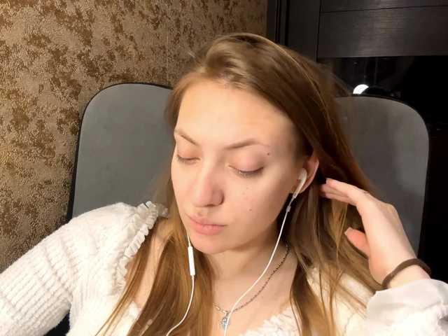 MyrticeDollen live cam on BongaCams