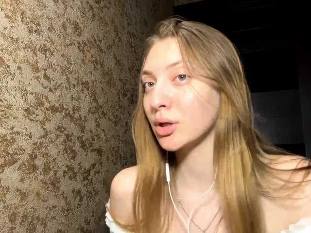 MyrticeDollen live cam on BongaCams