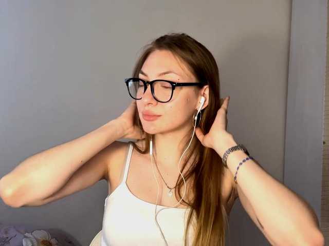 MyrticeDollen live cam on BongaCams