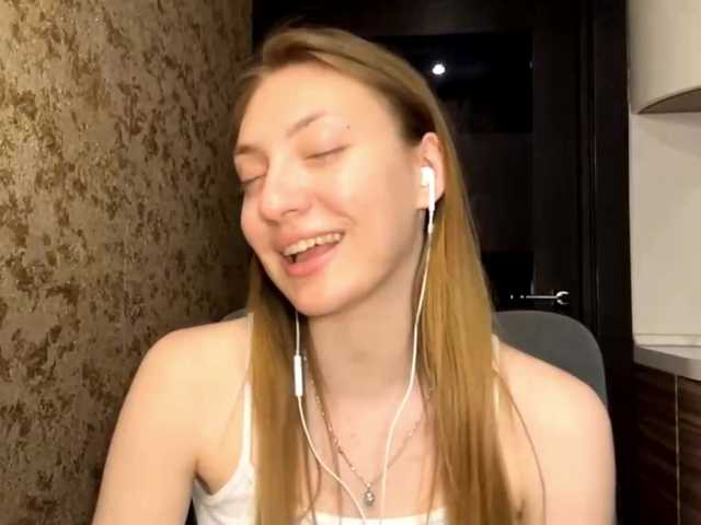 MyrticeDollen live cam on BongaCams