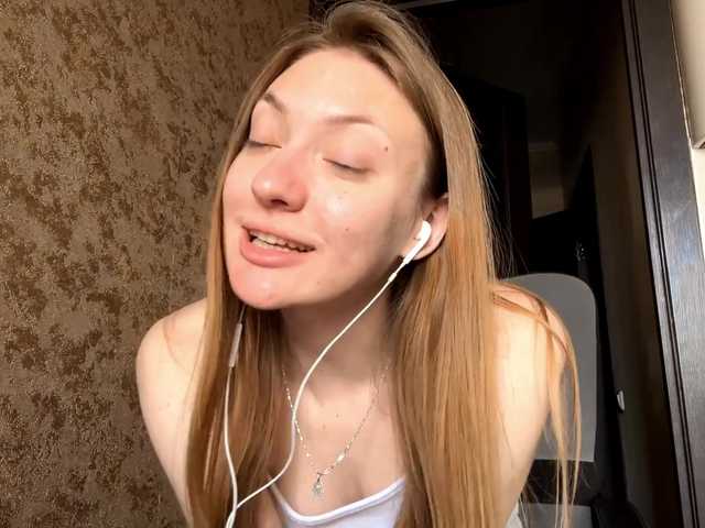 MyrticeDollen live cam on BongaCams