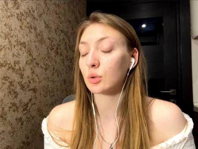 MyrticeDollen live cam on BongaCams