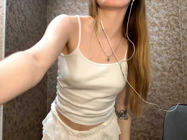 MyrticeDollen live cam on BongaCams