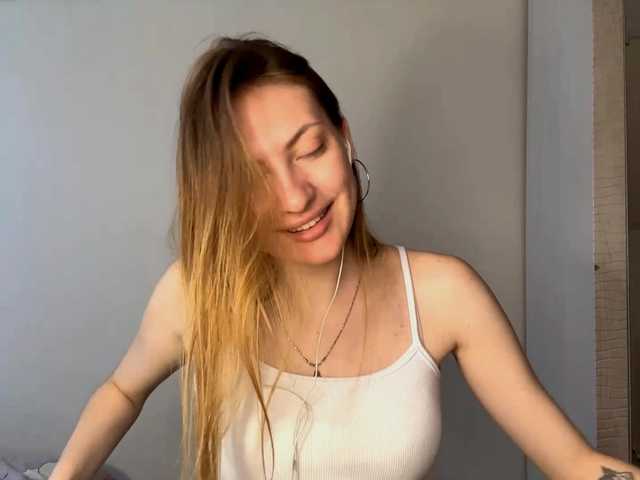 MyrticeDollen live cam on BongaCams