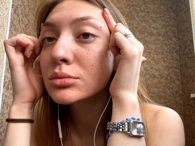MyrticeDollen live cam on BongaCams