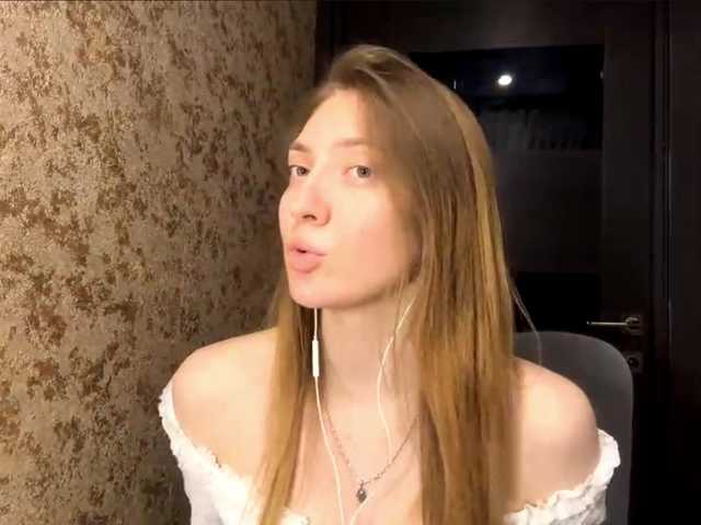 MyrticeDollen live cam on BongaCams