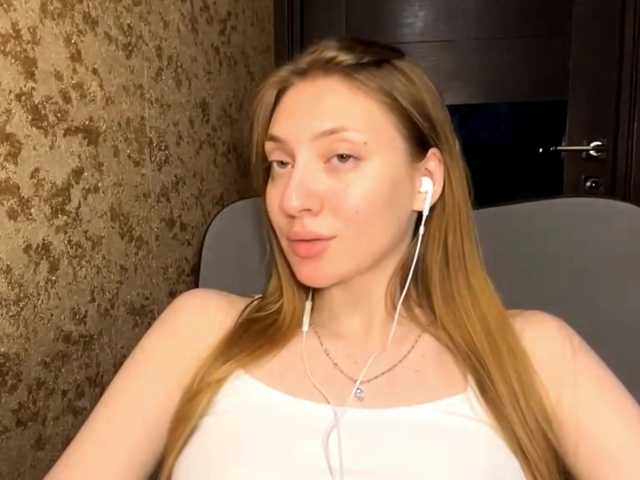 MyrticeDollen live cam on BongaCams