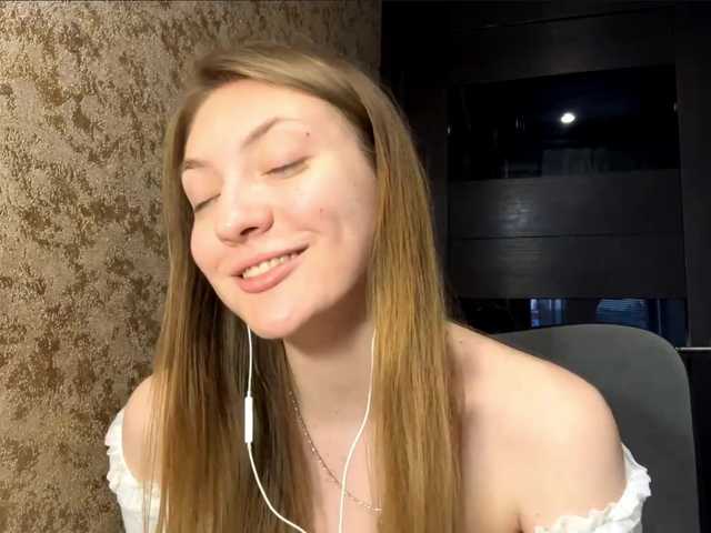 MyrticeDollen live cam on BongaCams