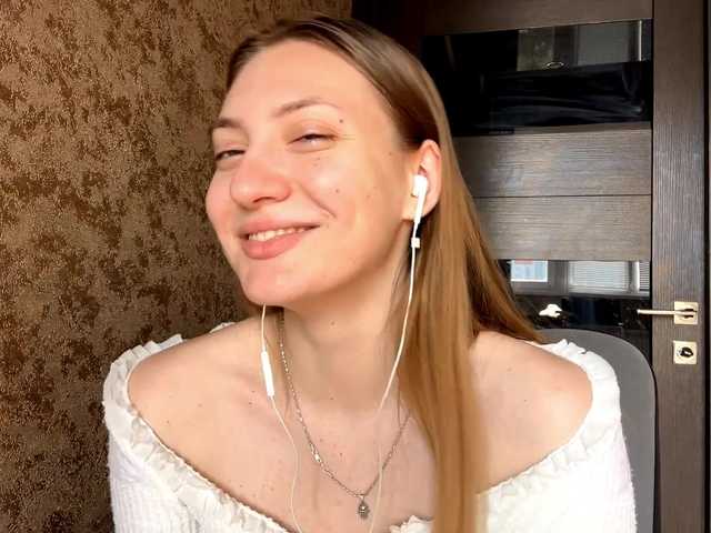 MyrticeDollen live cam on BongaCams