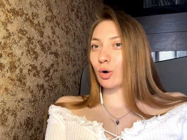 MyrticeDollen live cam on BongaCams