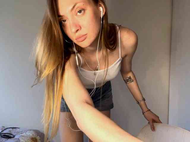 MyrticeDollen webcam