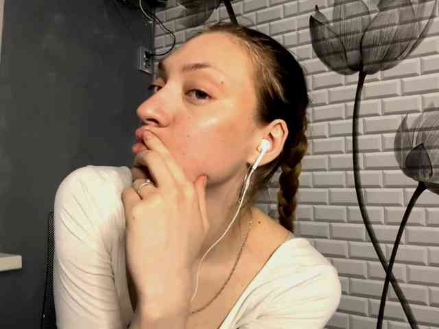 MyrticeDollen webcam