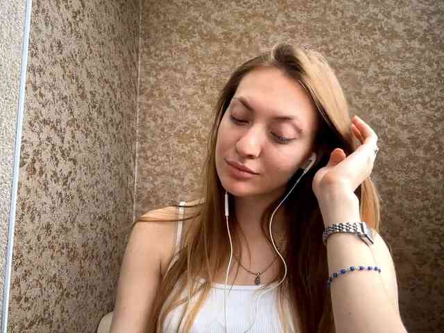 MyrticeDollen webcam