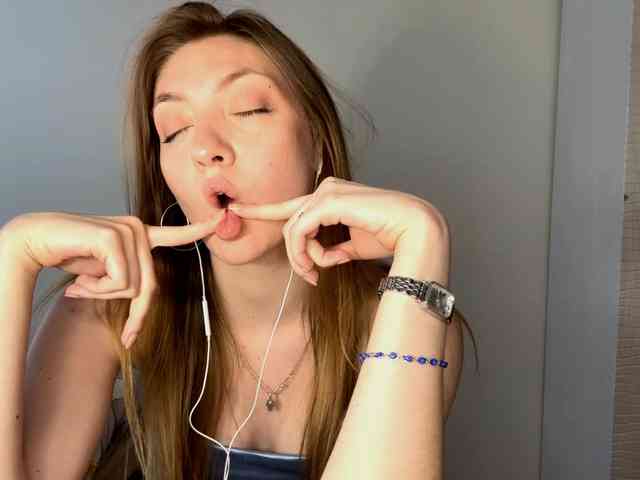 MyrticeDollen webcam