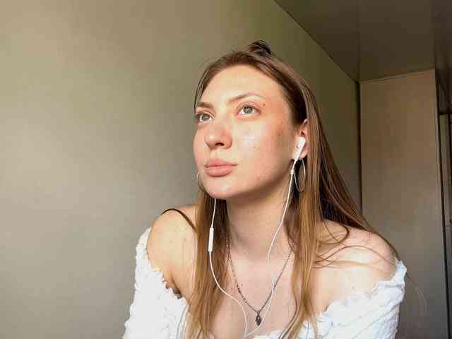 MyrticeDollen webcam