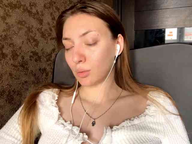 Модель: MyrticeDollen