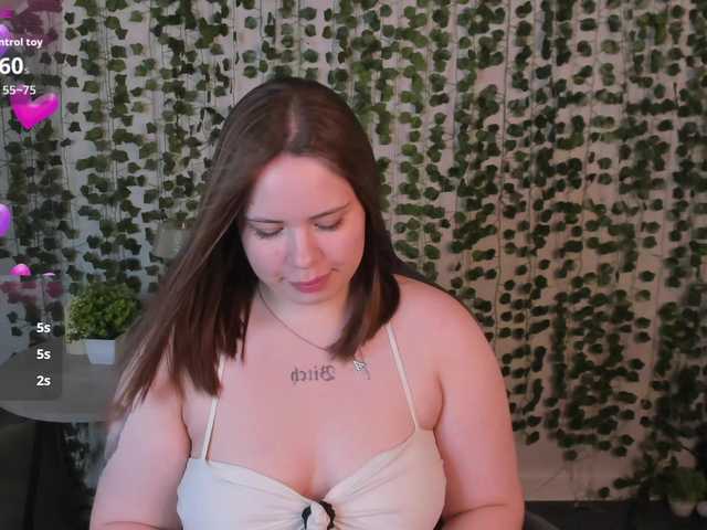 EricaElliott live cam on BongaCams