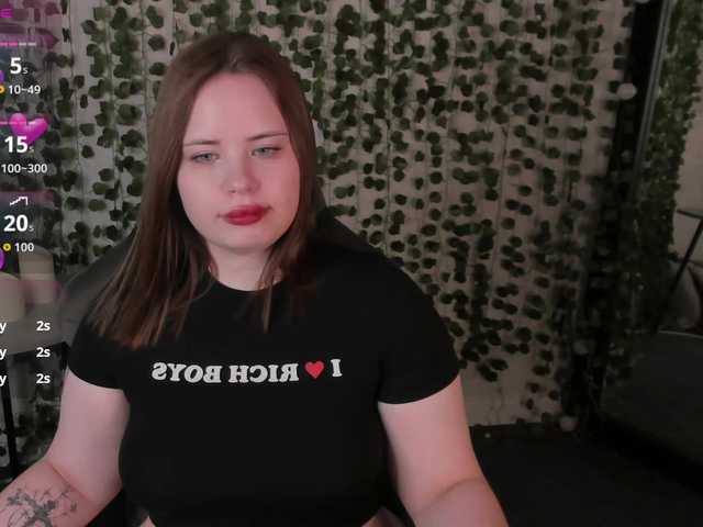 EricaElliott live cam on BongaCams