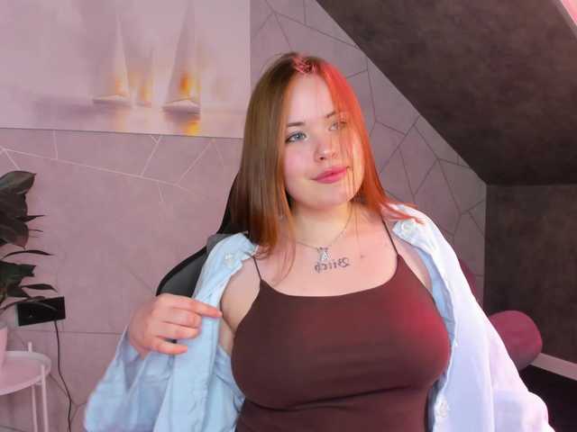 EricaElliott live cam on BongaCams