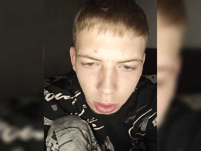 Twiks21, 21 y/o - Live Cam on BongaCams