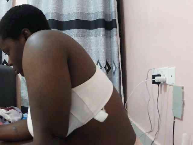 Model: Sexxy-red