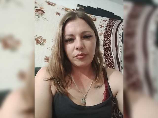 Ellazo live cam on BongaCams