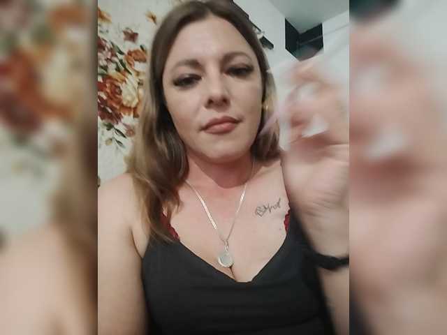 Ellazo live cam on BongaCams