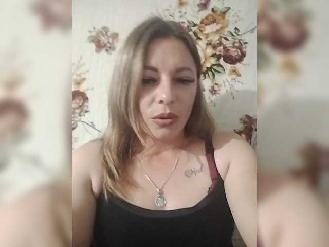 Ellazo live cam on BongaCams